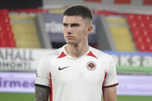 Trabzonspor yeni transferini KAP'a bildirdi | Berat Ayberk kimdir? - 1