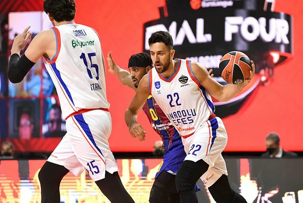 Anadolu Efes Euroleague şampiyonu oldu! Helal olsun çocuklar!