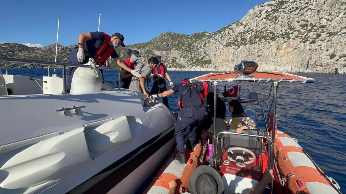 Muğla'da 38 düzensiz göçmen kurtarıldı