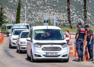 Kısıtlamanın ardından oraya akın ettiler! Kilometrelerce araç kuyruğu