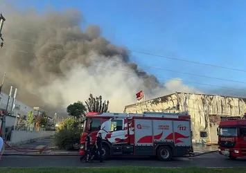 Antalya'da korkutan fabrika yangını!