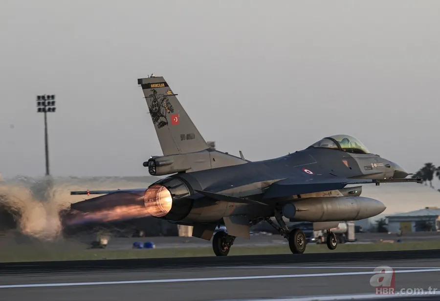 Türkiye'nin gururu: Akıncı Filo'nun "çelik kanatları" 7 dakikadan az sürede gökyüzünde 13