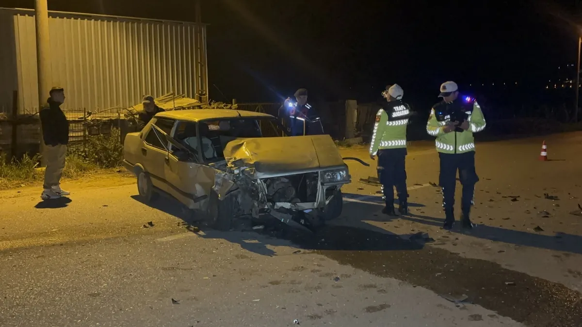 Çanakkale’de trafik kazası! Otomobil ve motosiklet çarpıştı: 3 yaralı