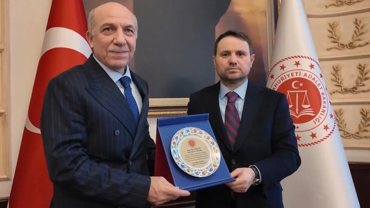 Bakan Gürlek, İstanbul 2 No'lu Barosunun başkan ve yönetimi ile görüştü