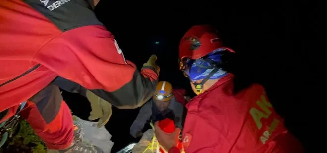 Mersin’de mağarada mahsur kalan 4 kişi kurtarıldı