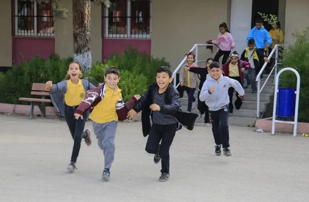 2023 - 2024 Okullar ne zaman kapanacak? İlkokul, ortaokul, lise öğrencilerinin bu yıl ki tüm tatil günleri belli oldu!