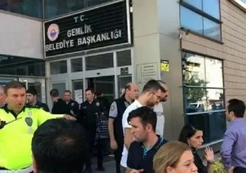 Gemlik Belediyesi'nde başkan yardımcısını rehin alan şüpheli tutuklandı