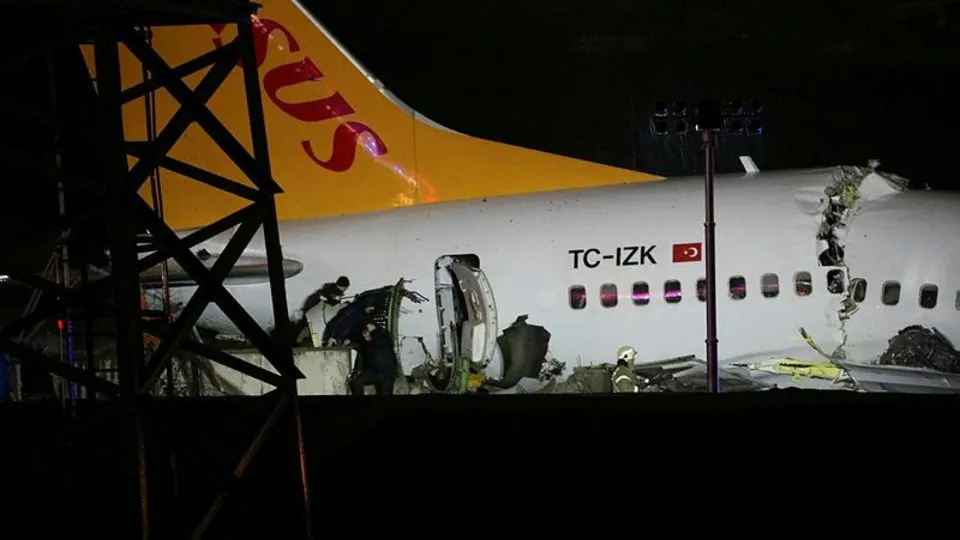 Son dakika: Sabiha Gökçen’de pistten çıkan Pegasus uçağıyla ilgili Ulaştırma Bakanı Turhan’dan ilk açıklama |Video