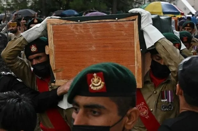 Pakistan'ın nükleer silah programını başlatan Abdul Kadir Han öldü | Abdul Kadir Han kimdir? - 2