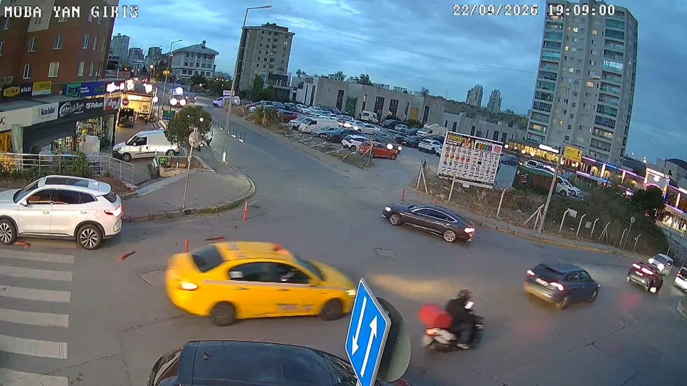 Başakşehir'de ambulansa yol vermeyen magandaya rekor ceza! Araç ve ehliyet gitti - 2