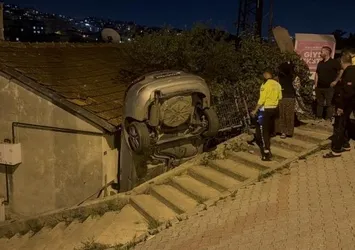 Kocaeli'de el freni çekilmeyen otomobil dehşet saçtı!