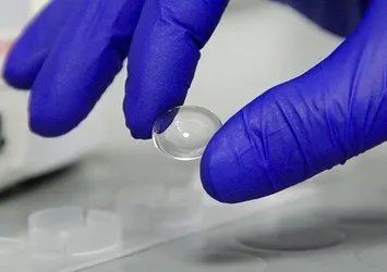 Kontakt lens kullananlar dikkat! Bu hatalar göz sağlığını tehdit ediyor