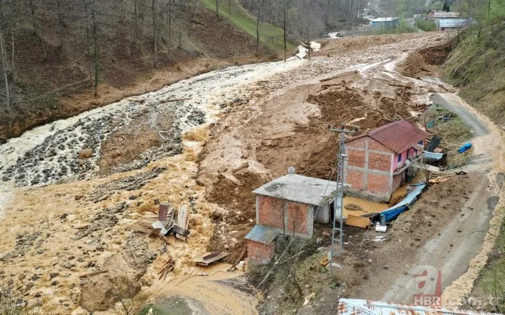 Trabzon’da heyelan korku saçtı! Evler sel altında kaldı