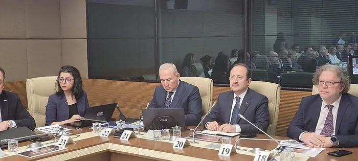 kartalkaya-kayak-merkezindeki-otel-yanginini-arastirma-komisyonu-afad-yetkililerini-dinledi-1740504773721.jpeg (Foto: AA)