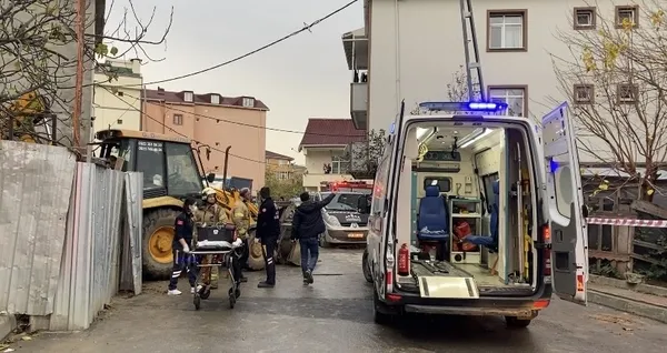 istanbulda-insaat-alaninda-gocuk-bir-isciyi-kurtarma-calismalari-suruyor-1670679348284.jpg İstanbul’da inşaat alanında göçük! İşçinin cansız bedeni çıkarıldı - 4