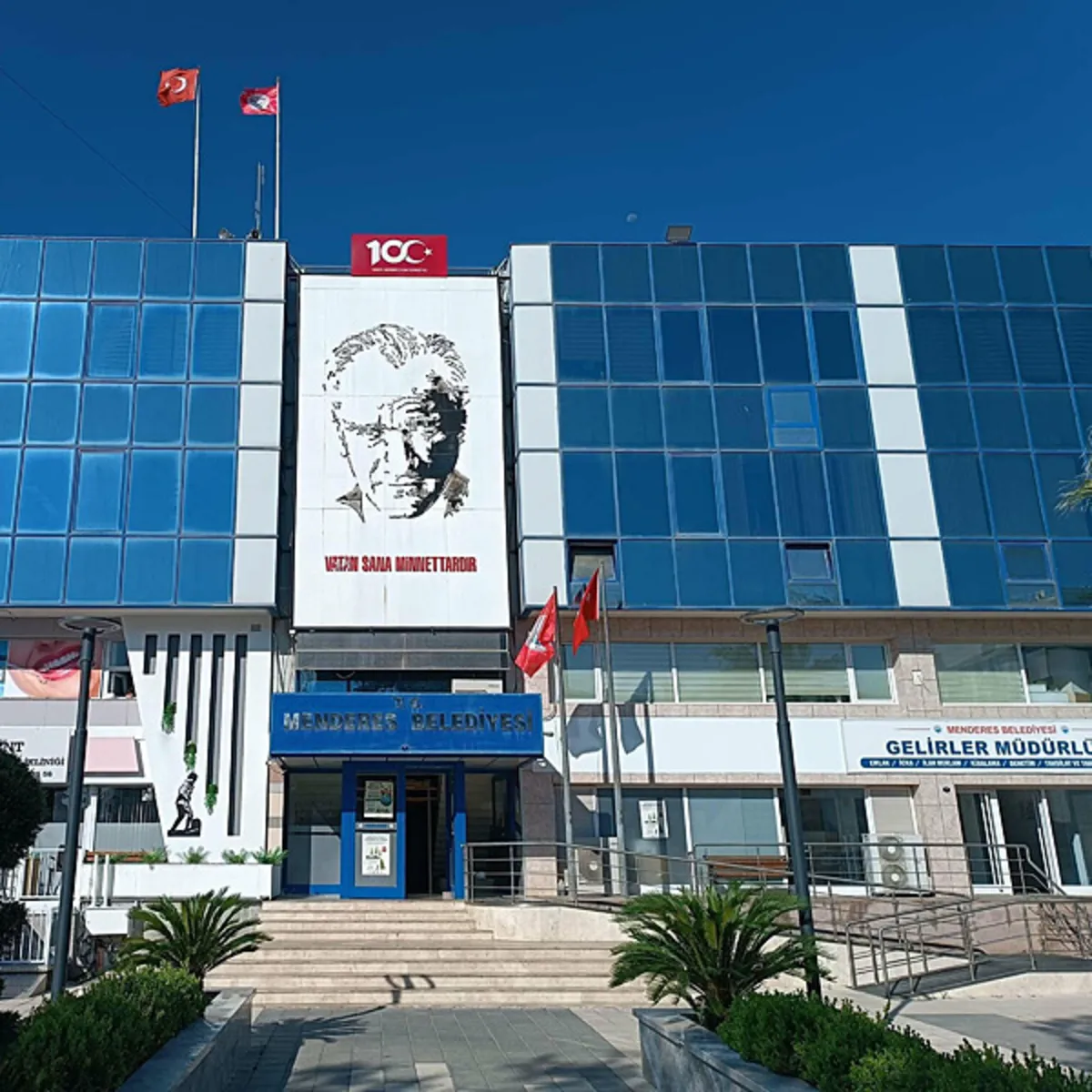 Menderes Belediyesi'ne Rüşvet Operasyonu: 9 Gözaltı