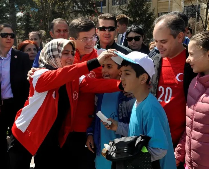 Davutoğlu çiftini hiç böyle görmediniz!