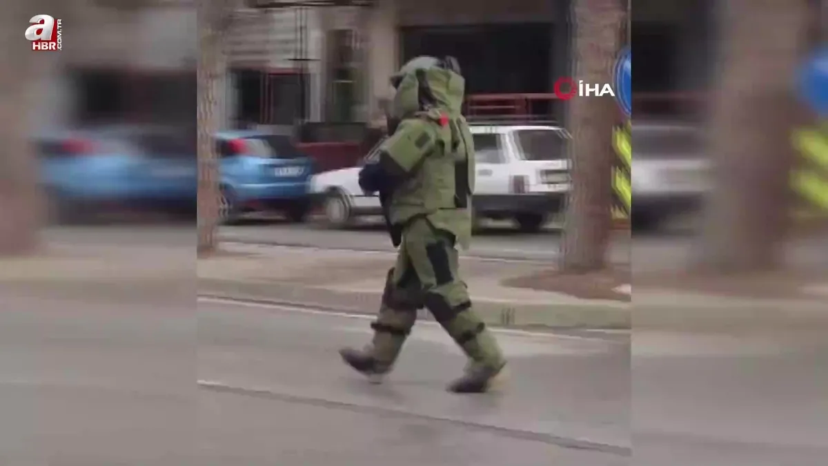 Tarlada el bombası buldu! Babasının iş yerine getirdi