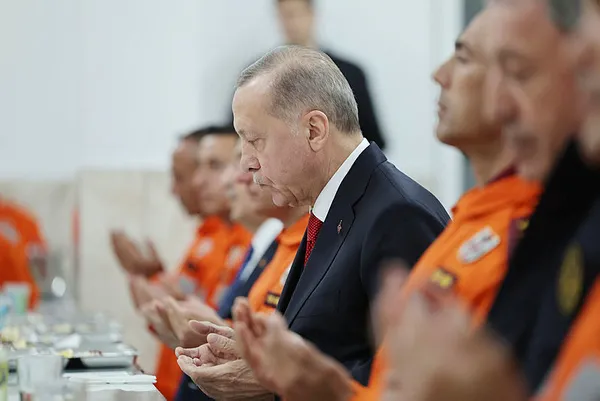 Askerlerle iftar programında Başkan Erdoğan’dan kritik açıklamalar: Savunmada çeşitli projelerle milletimizin huzuruna çıkacağız