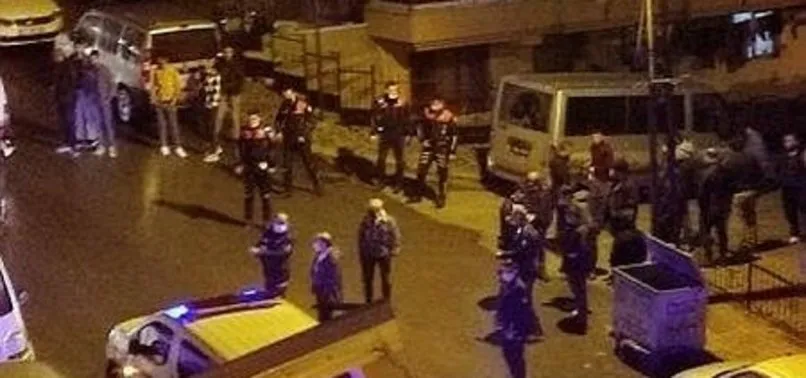 Kavga ettiği kardeşini sokak ortasında pompalı tüfekle vurdu