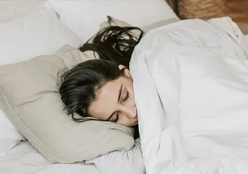 Uzmanı uyardı: "6 saatten az uyumak kanser riskini artırabilir"
