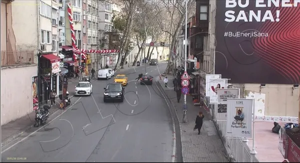 1612336254681.jpg Vicdansız sürücü kamerada! Frene bile basmadan kaçtı! - 2