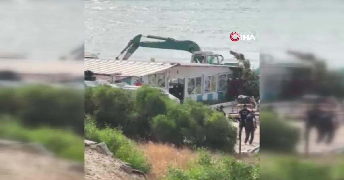 Karataş’ta baraka restoranlar yıkılıyor
