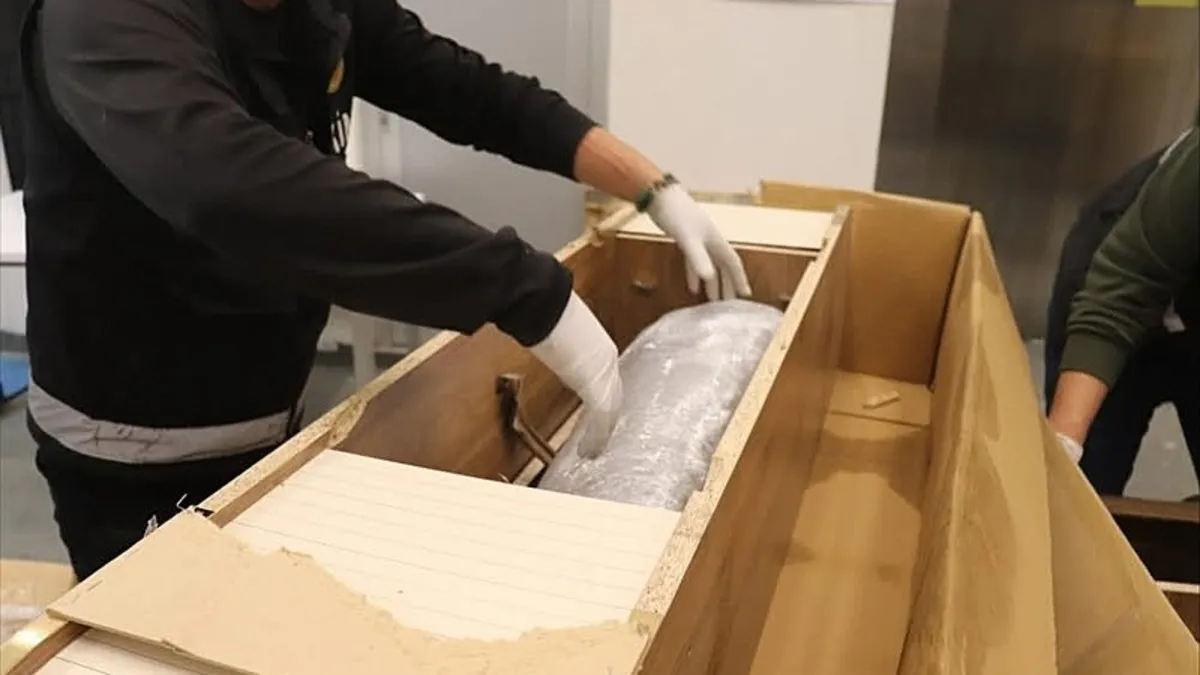 Kapıkule ve İpsala'da uyuşturucu operasyonu! 320 milyon TL değerinde esrar ele geçirildi