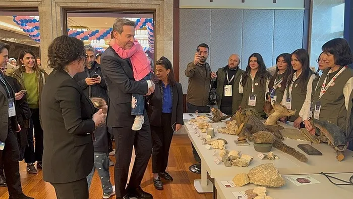 bakan-bayraktardan-dogal-gaz-ve-elektrik-destegi-mujdesi-1772205431511.jpeg Bakan Bayraktar'dan doğal gaz ve elektrik desteği müjdesi - 1