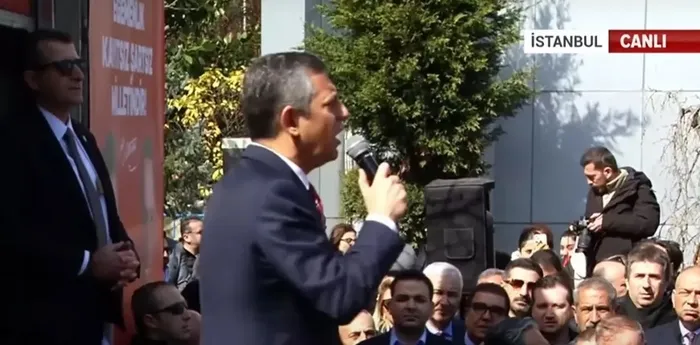 Özgür Özel’den Beylikdüzü’nde sokak çağrısı: Yıkın geçin