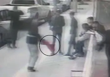 Direğe asılı bayrağı indirmişlerdi! Polis eve gidince gerçek ortaya çıktı