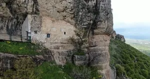 Asrın felaketinde o mağarada zarar gördü