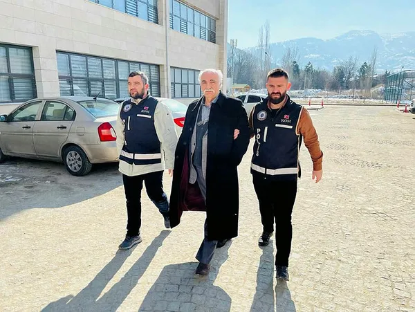 Son dakika | Halkın canına kasteden katiller tek tek tutuklanıyor! Yıkılan binaların müteahhitlerinin havalimanlarından kaçış planlarına geçit yok - 6