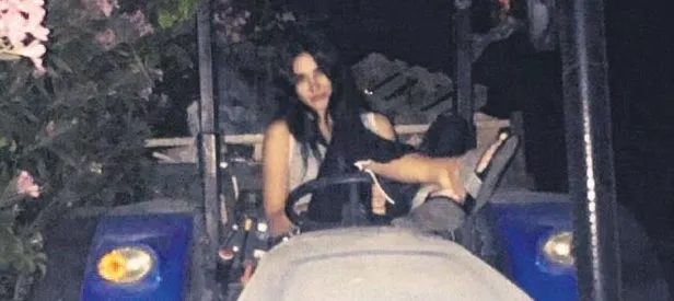 Asena Atalay Lamborghini'den indi, traktöre bindi - 1