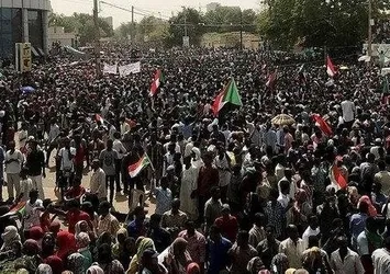 Sudan'da OHAL 3 ay uzatıldı
