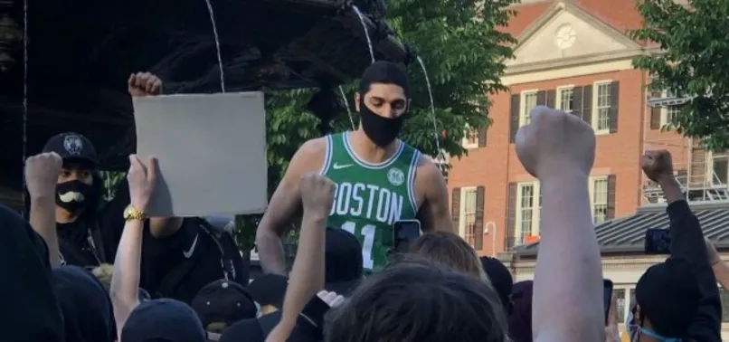 FETÖ Trump'ı devirmek için teröristlerini sahaya indirdi! Enes Kanter ABD'deki eylemlere katıldı