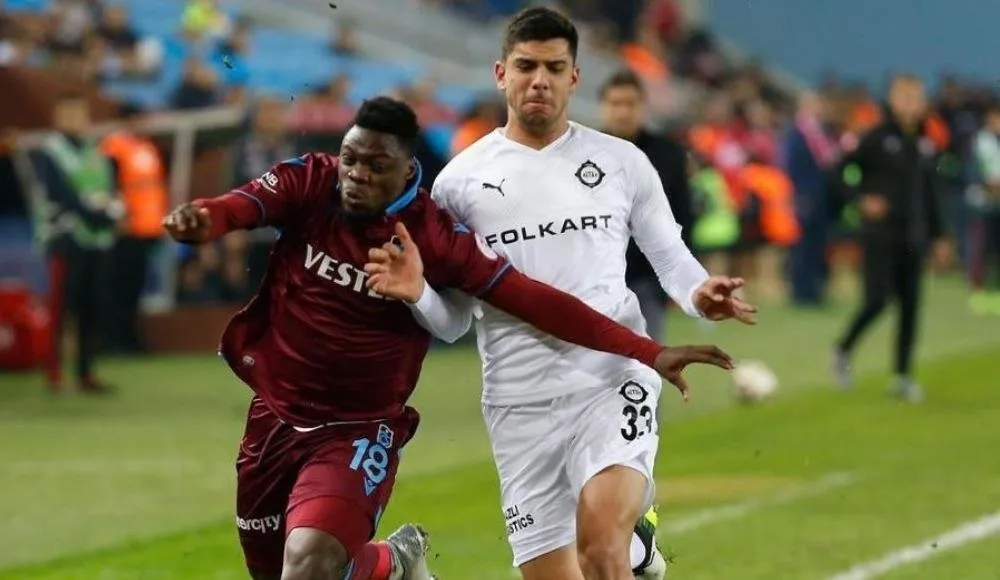 Cenk Ozkacar Lyon A Transfer Oldu