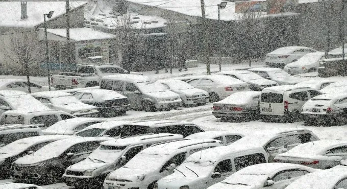 Van'da kar nedeniyle 33 yerleşim yerine ulaşım kapandı - 3