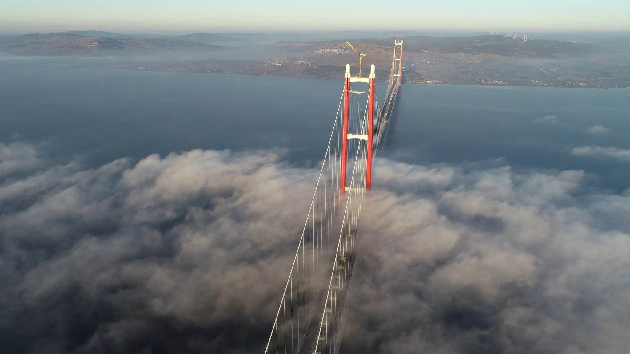1915 Çanakkale Köprüsü'nün sis altındaki görüntüleri hayran bıraktı