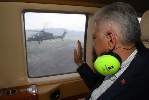 Başbakan Yıldırım'dan Atak helikopterine selam - 1