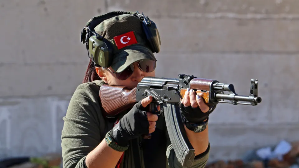Trabzon'da öğrendi Antalya'da öğretti! Nisa Aydın tek elle hedefleri 12'den vuruyor