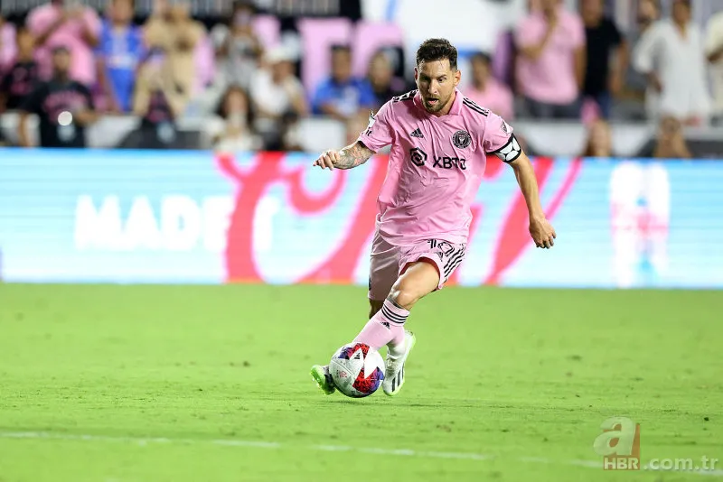 Lionel Messi'den inanılmaz başlangıç! Inter Miami ile ilk maçında son dakikada frikik golü 22