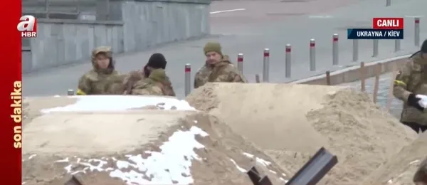 1646148046965.jpg Kiev sokaklarında siren sesleri! Kum ve demirden barikatlar kuruluyor! Özel kuvvetler bölgede yerini aldı! A Haber'den Emine Kavasoğlu son durumu paylaştı - 1