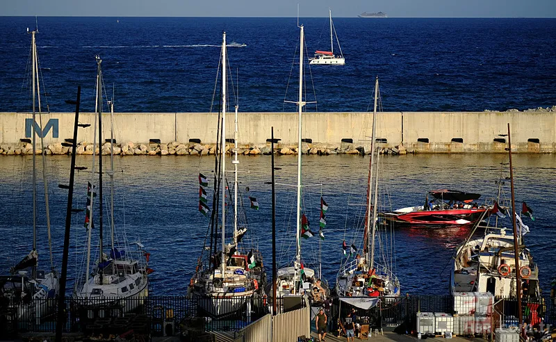 Yelkenler Akdeniz limanlarından Gazze'ye açıldı! Tarihi filo işgalci İsrail'in ablukasını kırmak için yola çıktı 10