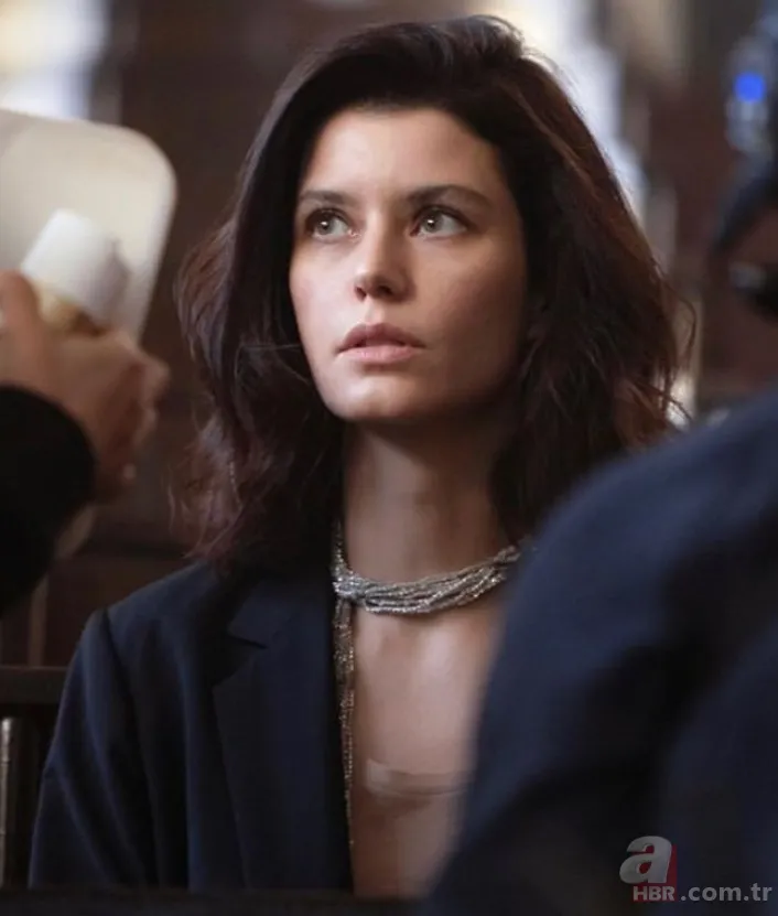 Kimi şarkıcı kimi oyuncu oldu! Ünlülerin çocukluk halleri görenleri şaşırttı 4