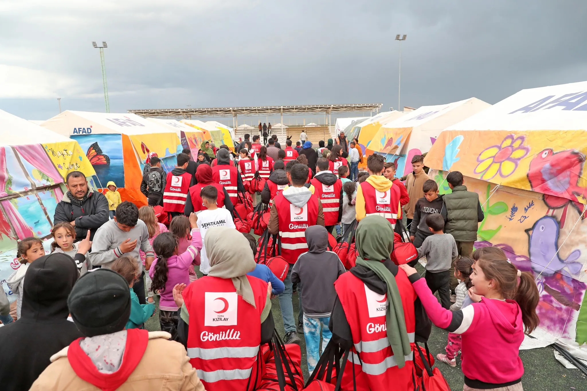 Türk Kızılay’ı depremzedelerin yanında! Psikologlar görünmez yaraları sarıyor