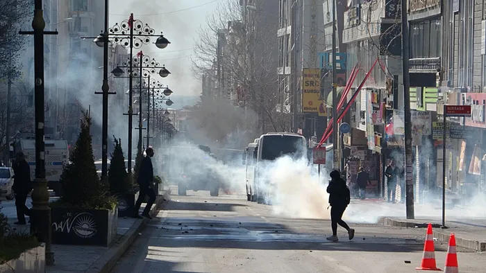 ak-partide-secim-sonrasi-ilk-myksi-toplandi-omer-celikten-secimlere-iliskin-net-tavir-milletimizin-mesajini-al-1712068818956.jpg