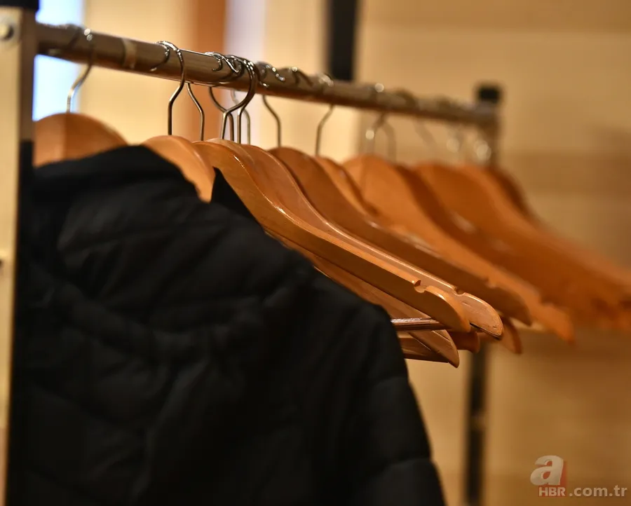 Kıyafetlerinizi metal askıdan kurtarın! Hem deliyor hem pas lekesi yapıyor 5