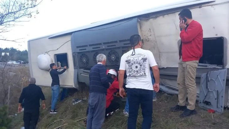 SON DAKİKA! Bolu’da yolcu otobüsü devrildi! Çok sayıda yaralı var