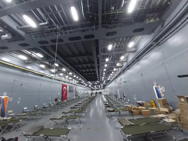 Dev yüzer hastane milletin hizmetinde!